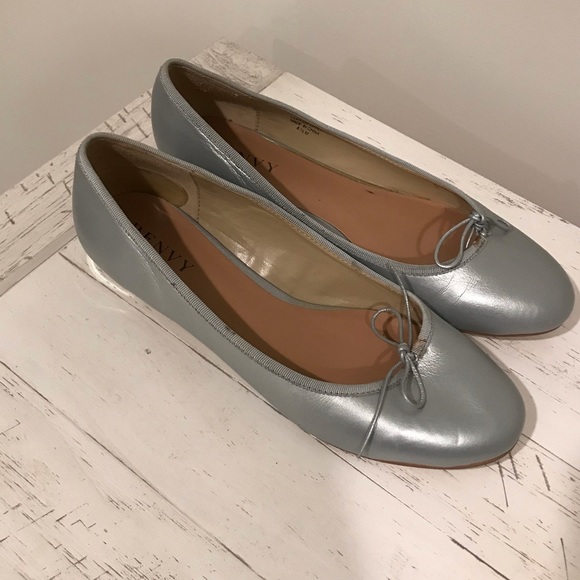 ‘Renvy’ silvery gray pair of ballerina - Picture 3 of 10